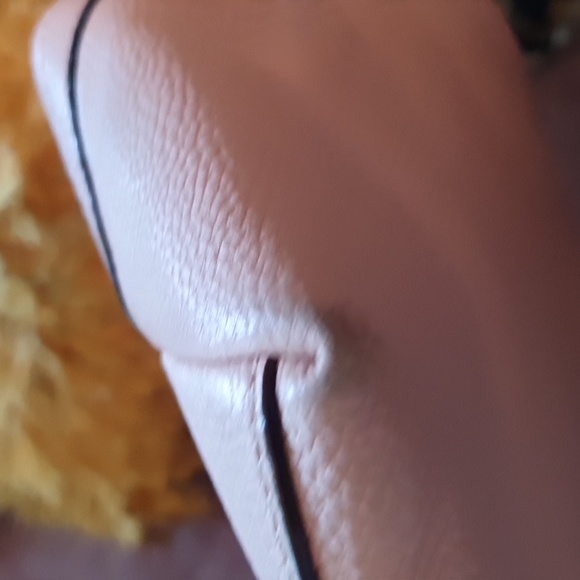 Kate Spade Leather Tote. - Picture 14 of 16